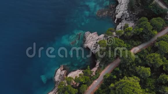 亚得里亚海岩石海岸鸟瞰图视频的预览图
