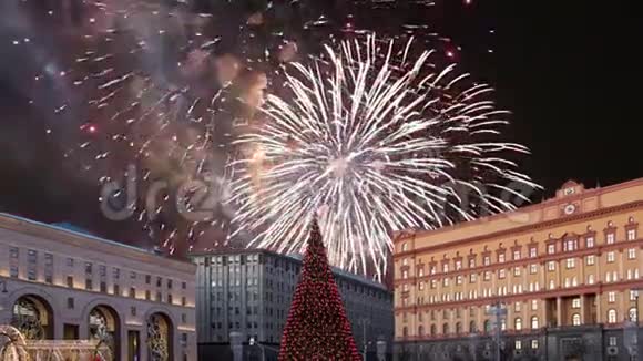 俄罗斯莫斯科卢班斯卡亚卢班卡广场的焰火放大视频的预览图