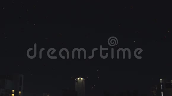 泰国PengLannainChaingMai的空中灯笼庆祝活动视频的预览图