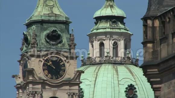圣尼古拉教堂与查尔斯桥塔视频的预览图