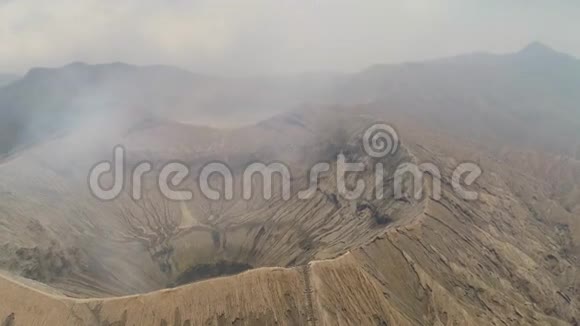 山景带活火山视频的预览图