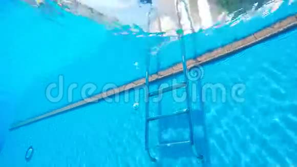 游泳池视频的预览图