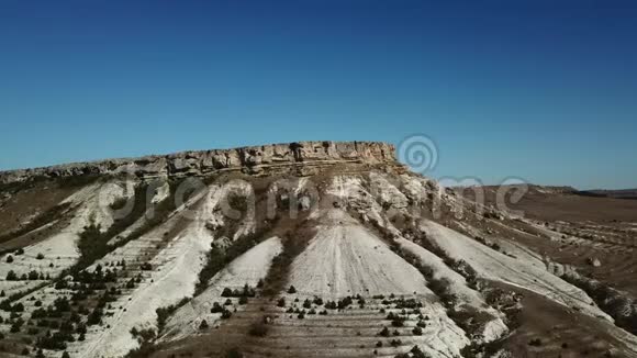 白岩是俄罗斯克里米亚的悬崖空中观景视频的预览图