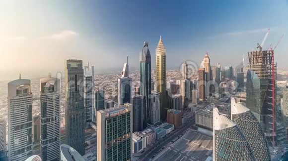 在阿联酋迪拜谢赫扎耶德路和DIFC航空时间的建筑物的天际线视图视频的预览图