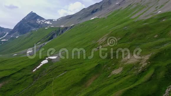 瑞士阿尔卑斯山空中景观瑞士从上面视频的预览图