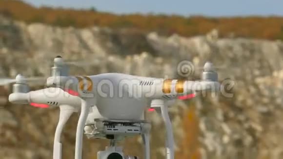 空中无人驾驶飞机视频的预览图