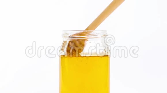 在上面用木蜜打开蜂蜜罐视频的预览图