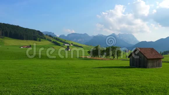 瑞士阿尔卑斯山典型的风景如画视频的预览图