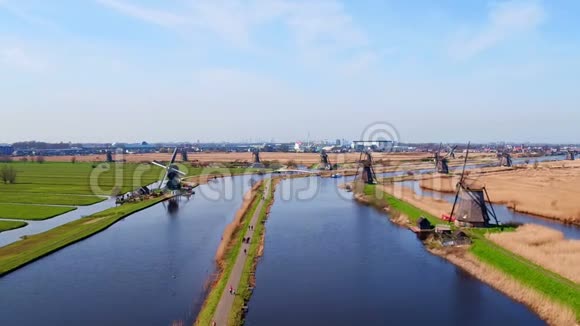 荷兰Kinderdijk风车飞机视频的预览图