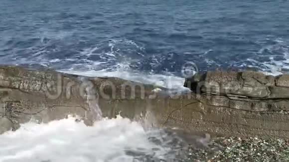 有波浪的海景自然之美视频的预览图