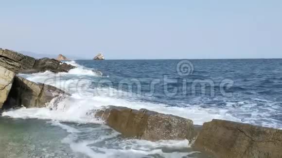 有波浪的海景自然之美视频的预览图
