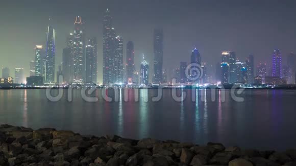 迪拜码头天际线从棕榈朱美拉视频的预览图