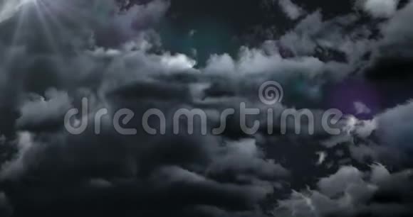 庞德号对付暴风雨的云层视频的预览图