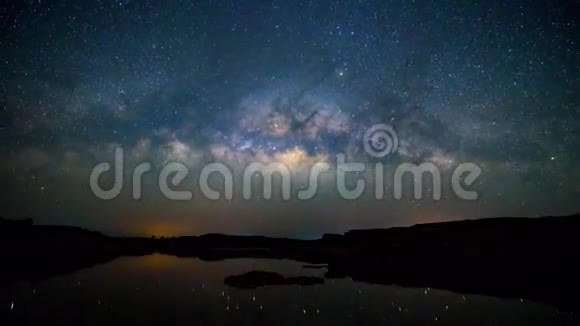 湖边的银河视频的预览图
