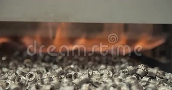 高精度金属零件和工具的制造视频的预览图