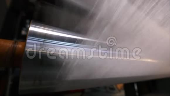无纺布生产特写涤纶输送机生产线视频的预览图