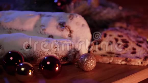 圣诞节为节日准备了著名的圣诞蛋糕视频的预览图