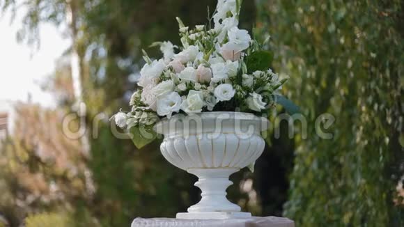 天然花卉的婚礼装饰视频的预览图