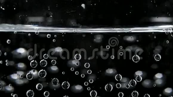 汽水在玻璃里冒泡视频的预览图