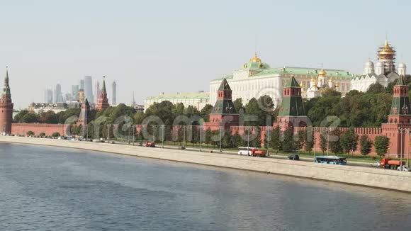 莫斯科莫斯科莫斯科莫斯科河克里姆林宫和克里姆林宫的堤岸视频的预览图