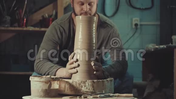 陶艺黏土制品成型视频的预览图