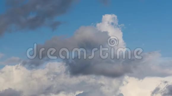 戏剧性的云层时间流逝视频的预览图