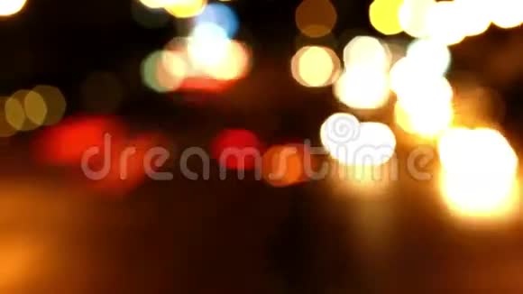 城市道路上的晚上交通堵塞高清高清视频的预览图