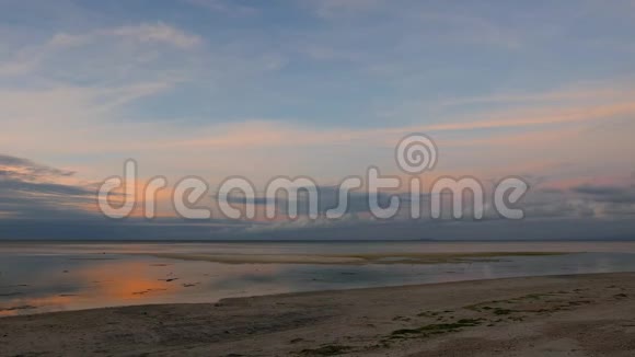 热带锡基约海滩清晨视频的预览图
