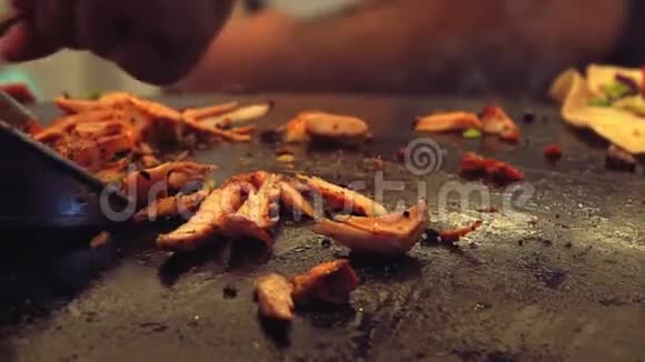 美味的鸡肉食品烹饪和美味视频的预览图