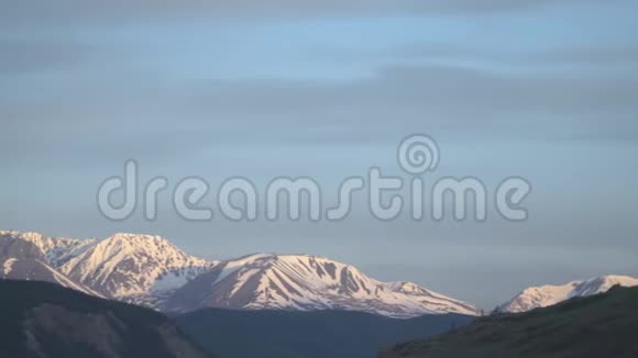 雪山景色视频的预览图
