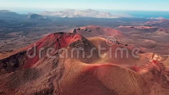 飞越蒂曼法亚国家公园附近的火山兰萨罗特加那利群岛视频的预览图