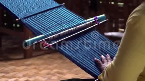 手工编织织物工艺视频的预览图