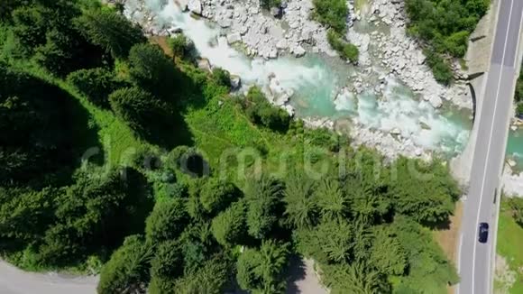 瑞士阿尔卑斯山飞越瑞士风景视频的预览图