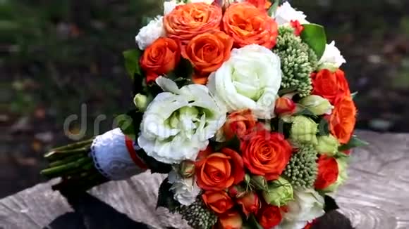 婚礼花束鲜花喜庆的鲜花花束婚礼新娘花束结婚花艺视频的预览图