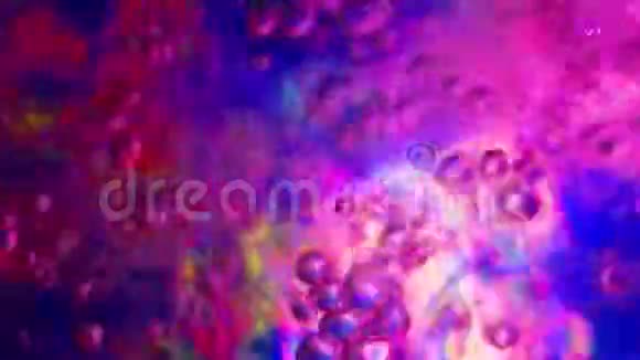 五颜六色的背景下的水中气泡视频的预览图