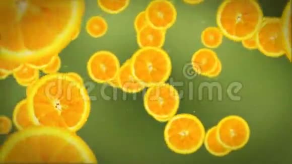 橙色切片在绿色股票镜头视频的预览图