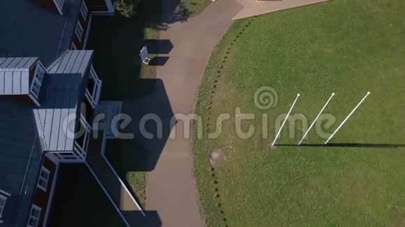 锡古尔达新城堡的鸟瞰图视频的预览图