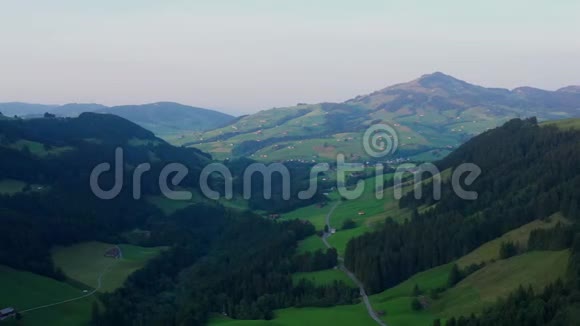 瑞士阿尔卑斯山空中景观瑞士从上面视频的预览图