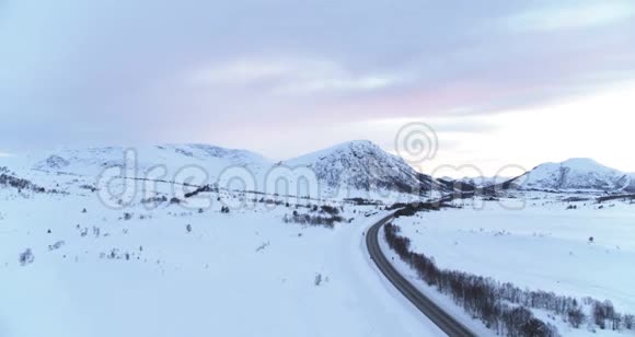 挪威的冬季公路视频的预览图