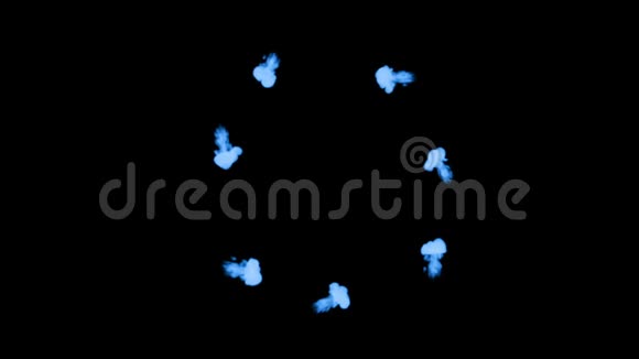 荧光蓝墨水或烟雾形成恒星在黑色上缓慢地分离蓝色油漆漂浮在水中使用墨水视频的预览图