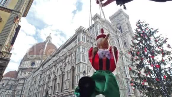 意大利佛罗伦萨大教堂的木偶皮诺奇视频的预览图