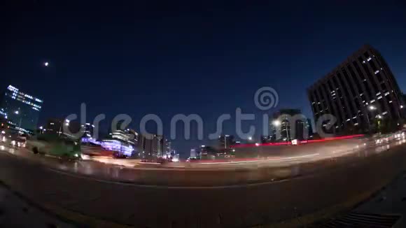 韩国首尔夜间道路交通时间视频的预览图