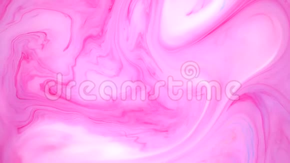 水上有粉红色和白色墨水的污渍摘要背景片段视频的预览图