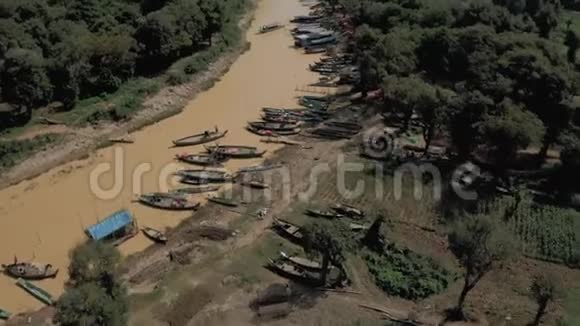 柬埔寨河上浮村潘邦通勒萨普湖视频的预览图