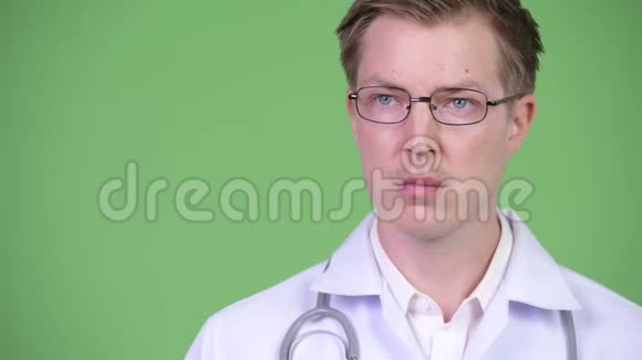 青年医生画像视频的预览图