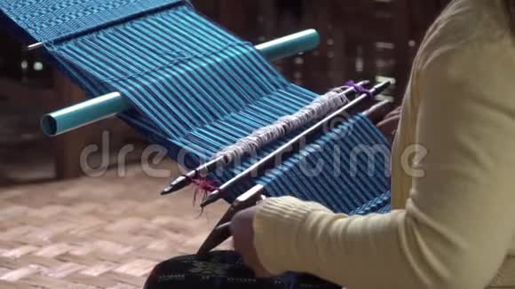 手工编织织物工艺视频的预览图