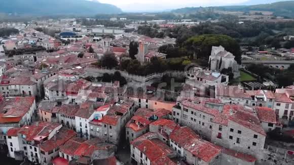贝萨鲁是西班牙吉罗纳省的中世纪村庄视频的预览图