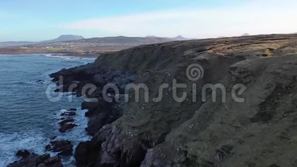 梅内拉拉赫和布林拉克之间的海岸线爱尔兰多尼加尔县的特拉纳克洛克视频的预览图