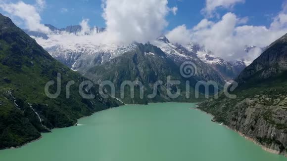 瑞士阿尔卑斯山的美丽湖泊瑞士从上面视频的预览图