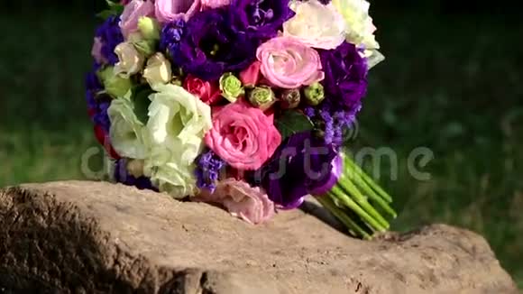 婚礼花束鲜花喜庆的鲜花花束婚礼新娘花束结婚花艺视频的预览图